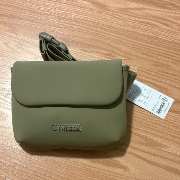 Athleta Handbags - Athleta Sage Green Hip Pouch